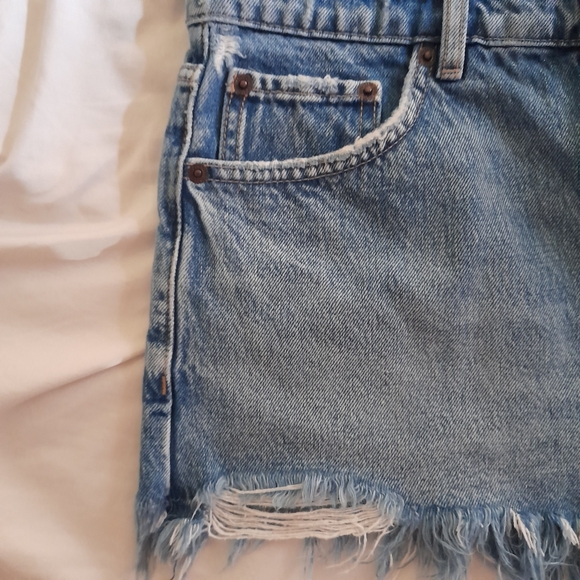 ● ZARA | High Waisted Ripped Distressed Demin Short - Picture 15 of 16